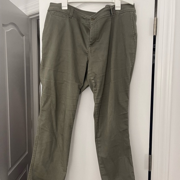 Market and Spruce Olive Chino Pants Size 18W - good used condition - Picture 5 of 6